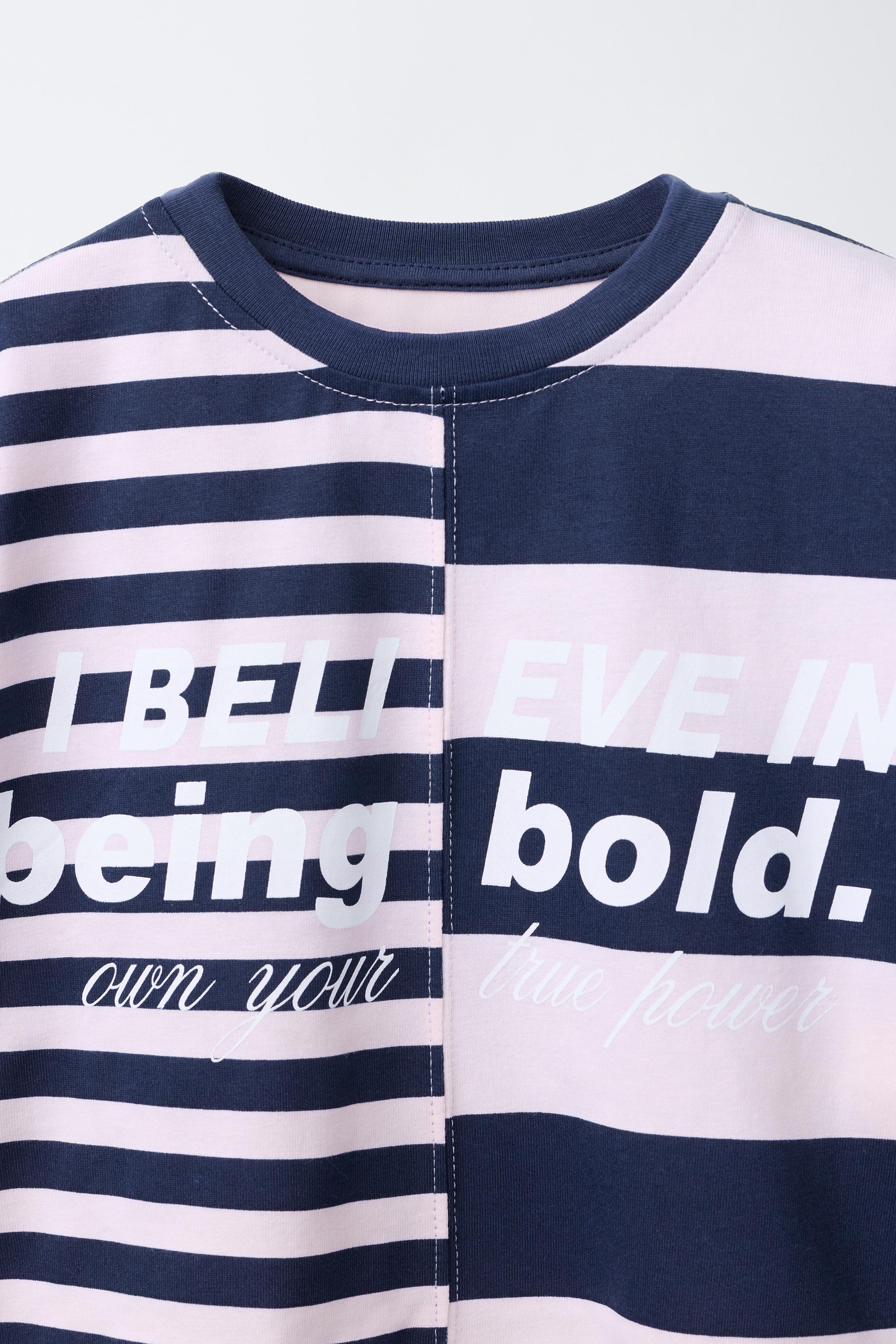 T-SHIRT À RAYURES AVEC INSCRIPTION